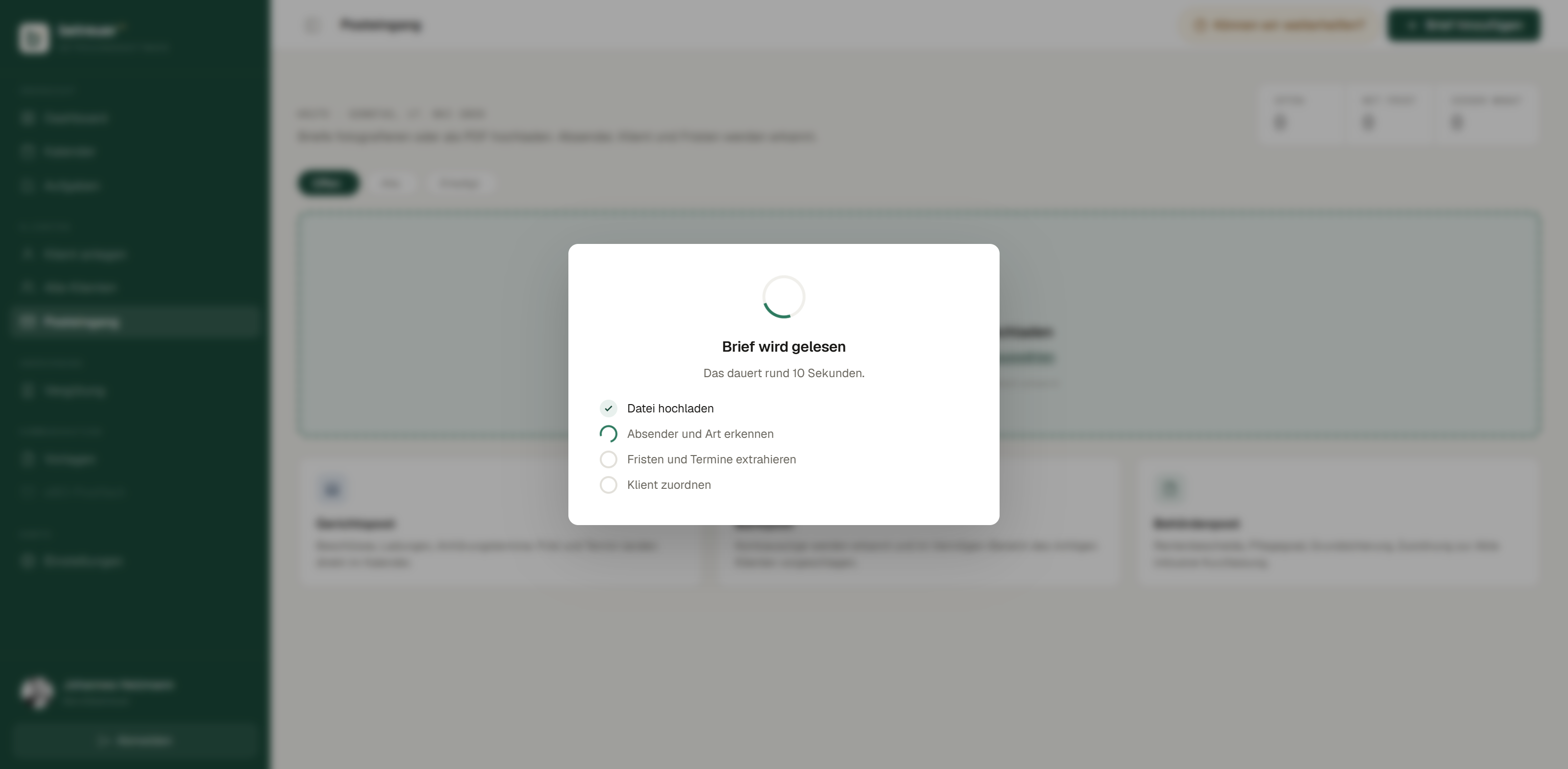 Posteingang verarbeitet einen Brief, erkennt Absender, Fristen und Klient